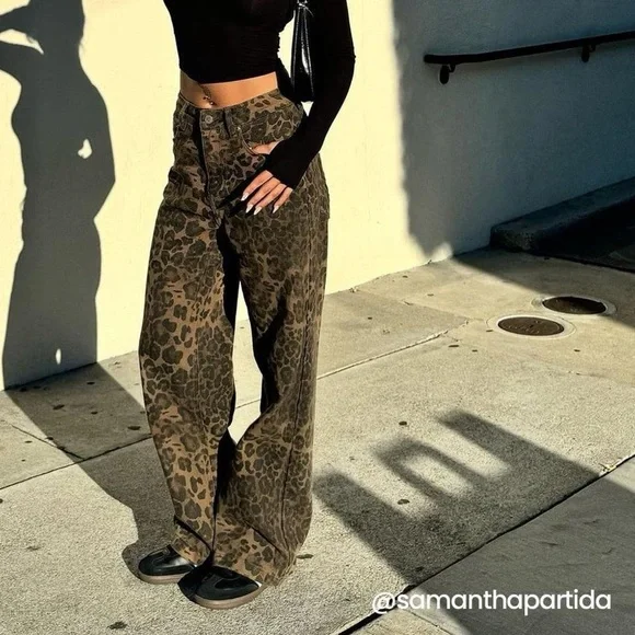 Aelfric Eden Leopard Print Straight Leg Jeans - NWT - Picture 4 of 5